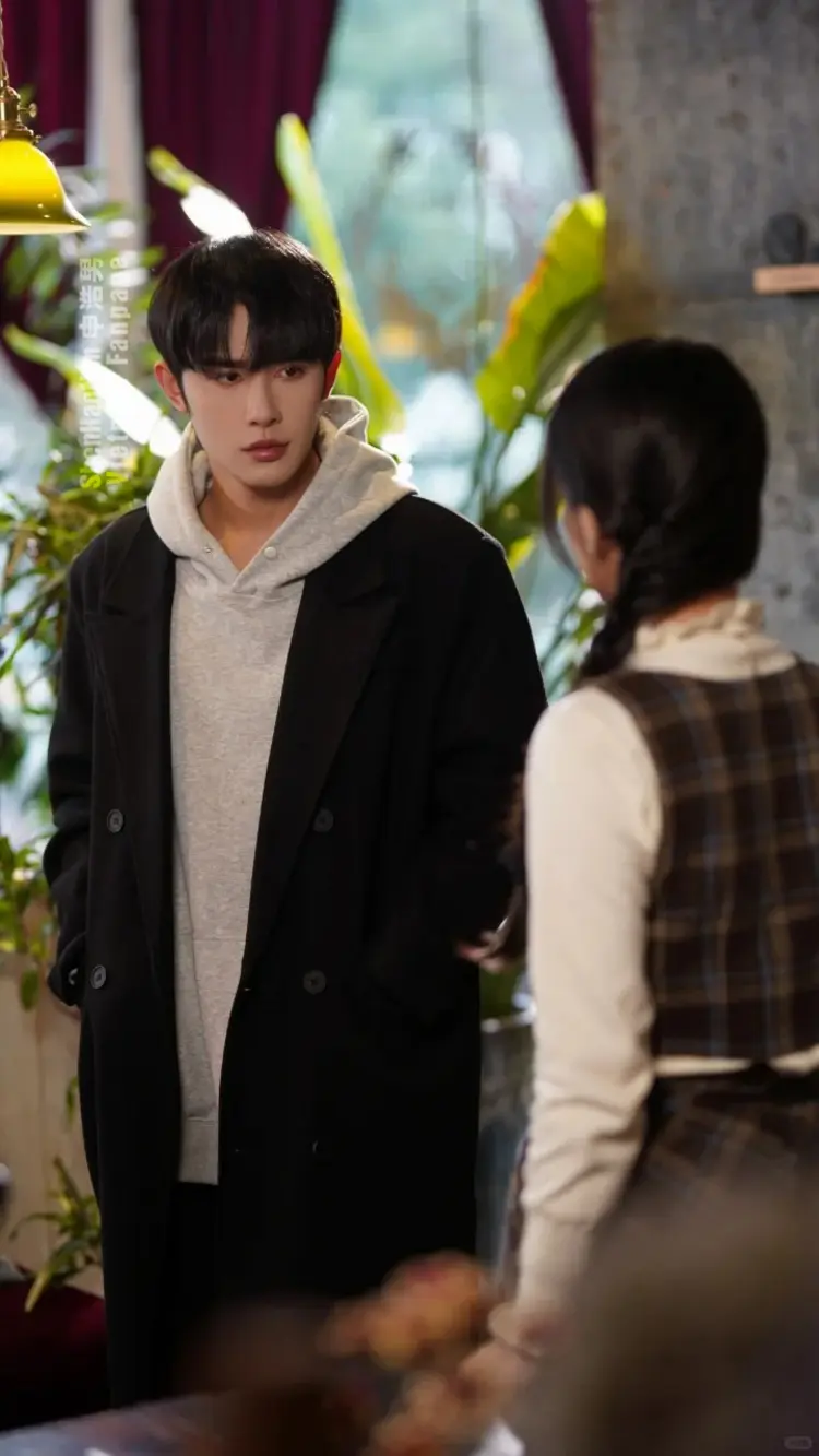 Trong “Tình Yêu Thầm Kín”, Thân Hạo Nam vào vai một chàng trai luôn âm thầm ở bên cạnh, quan tâm và bảo vệ cô gái mình yêu