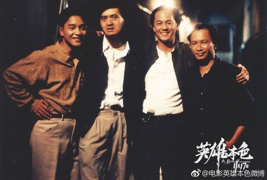 "Anh Hùng Bản Sắc" kể về hai anh em, một là cảnh sát, một từng dính líu xã hội đen, đứng trước lựa chọn khó khăn giữa tình thân và danh dự