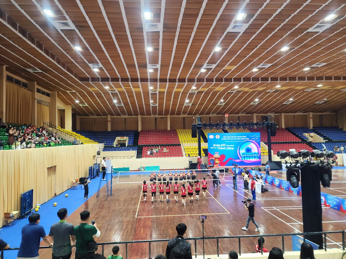 Nhà thi đấu Quân Khu 7
