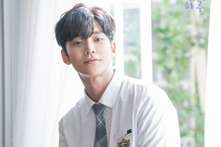 Rowoon - Idol đá chéo sân với chiều cao "khủng long"