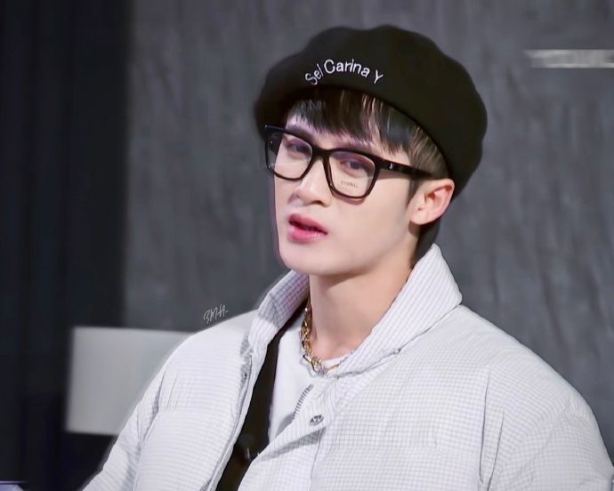 Đàn Kiện Thứ trong chương trình "Theo Đuổi Ánh Sáng Đi! Anh Trai" năm 2020.