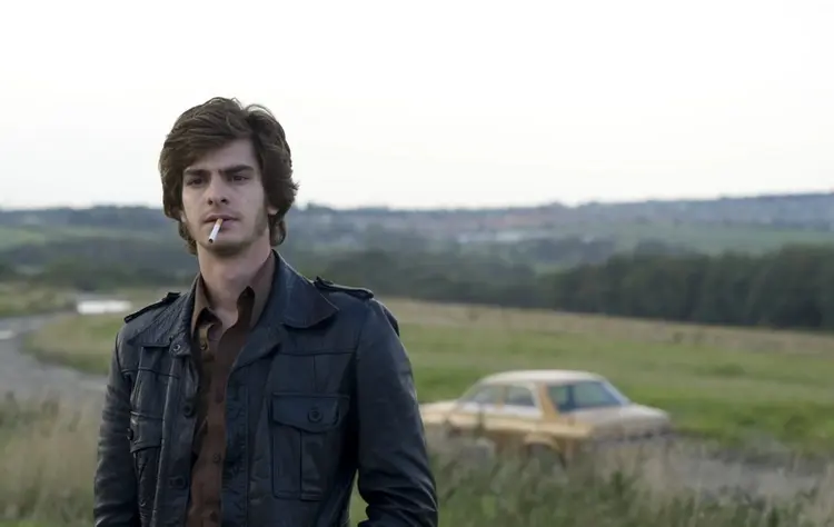Hình ảnh của Andrew Garfield trong phim "Cô bé quàng khăn đỏ"