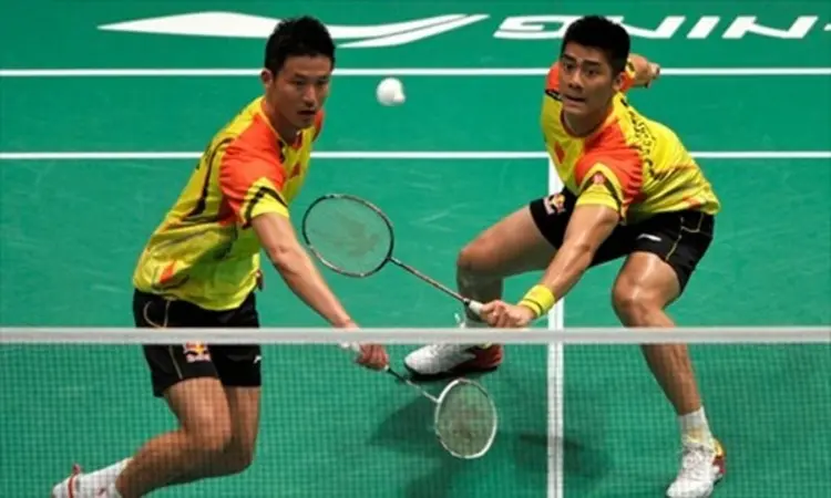 Việc phối hợp linh hoạt và hiểu ý nhau giữa 2 người động đội giúp tối đa hóa khả năng phòng thủ lẫn tấn công
