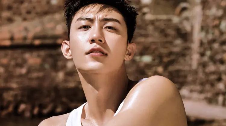 Hoàng Cảnh Du là diễn viên tài năng và đa năng của màn ảnh Hoa ngữ, nổi bật với khả năng hóa thân vào cả vai chính diện lẫn phản diện trong nhiều thể loại phim.