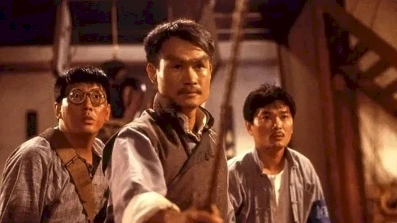 Trong phần thứ ba của loạt phim nổi tiếng, đạo sĩ Một Mày (Lam Ching-Ying) và hai đệ tử phải hợp lực cùng một thầy pháp giang hồ để đối đầu với tà linh quấy nhiễu dân làng