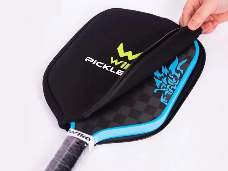  Luôn bảo quản vợt trong túi đựng chuyên dụng để tránh va chạm không cần thiết 