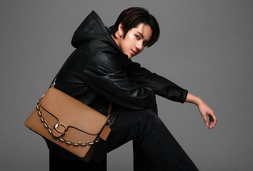 Nanon Korapat là một "hoàng tử" thực thụ với tài năng nở rộ trên nhiều lĩnh vực