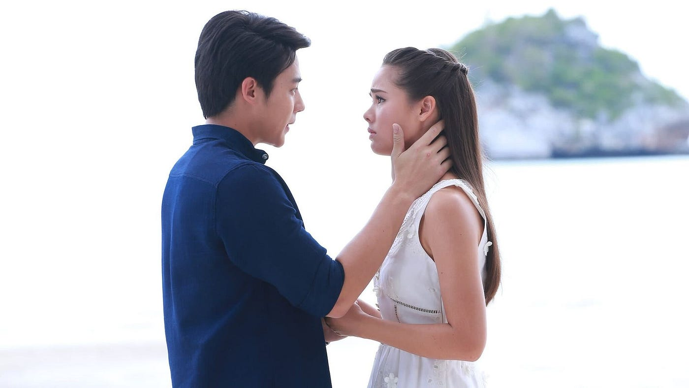 Jeerawat, một nữ diễn viên nổi tiếng nhưng có tuổi thơ bất hạnh, vô tình gây tai nạn khiến mẹ của Satit qua đời