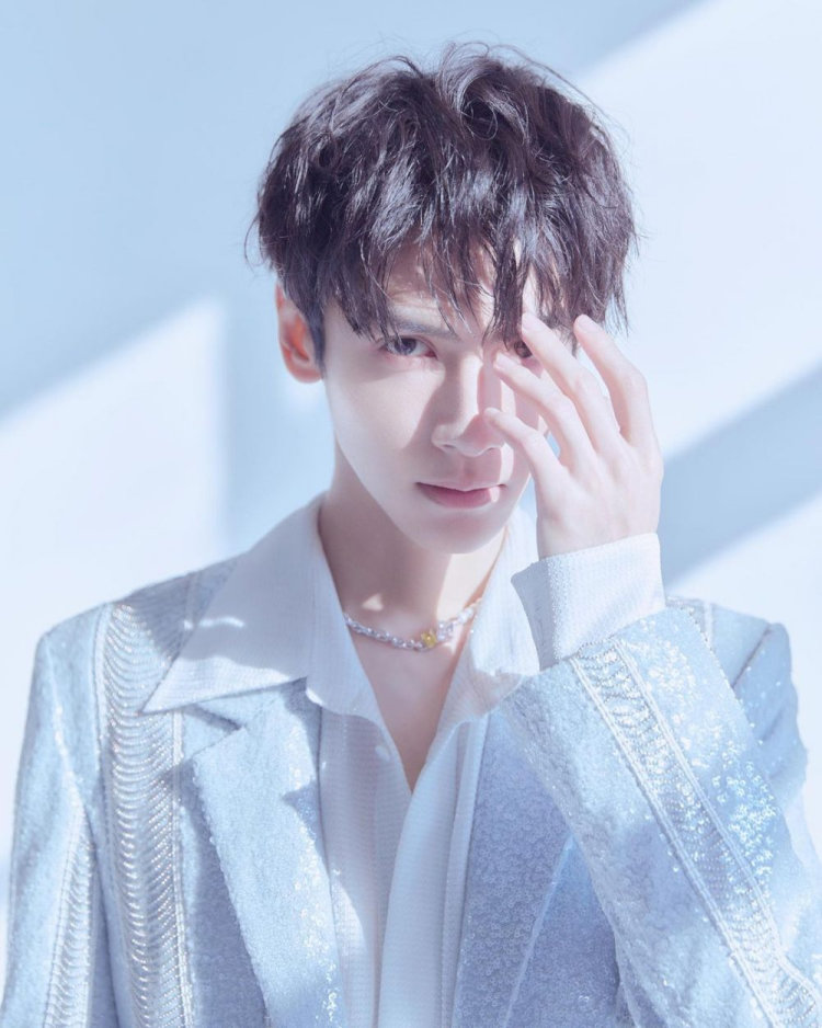 Vẻ đẹp cuốn hút của nam diễn viên La Vân Hi