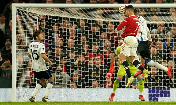 Thể lực và kỹ năng ghi bàn đỉnh cao giúp Ronaldo trở thành kẻ săn bàn vĩ đại