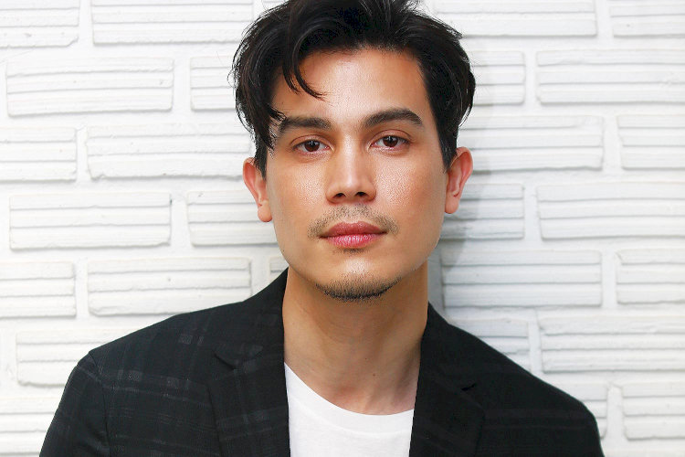 Sunny Suwanmethanont - "Nam thần mặt đơ" vạn người mê