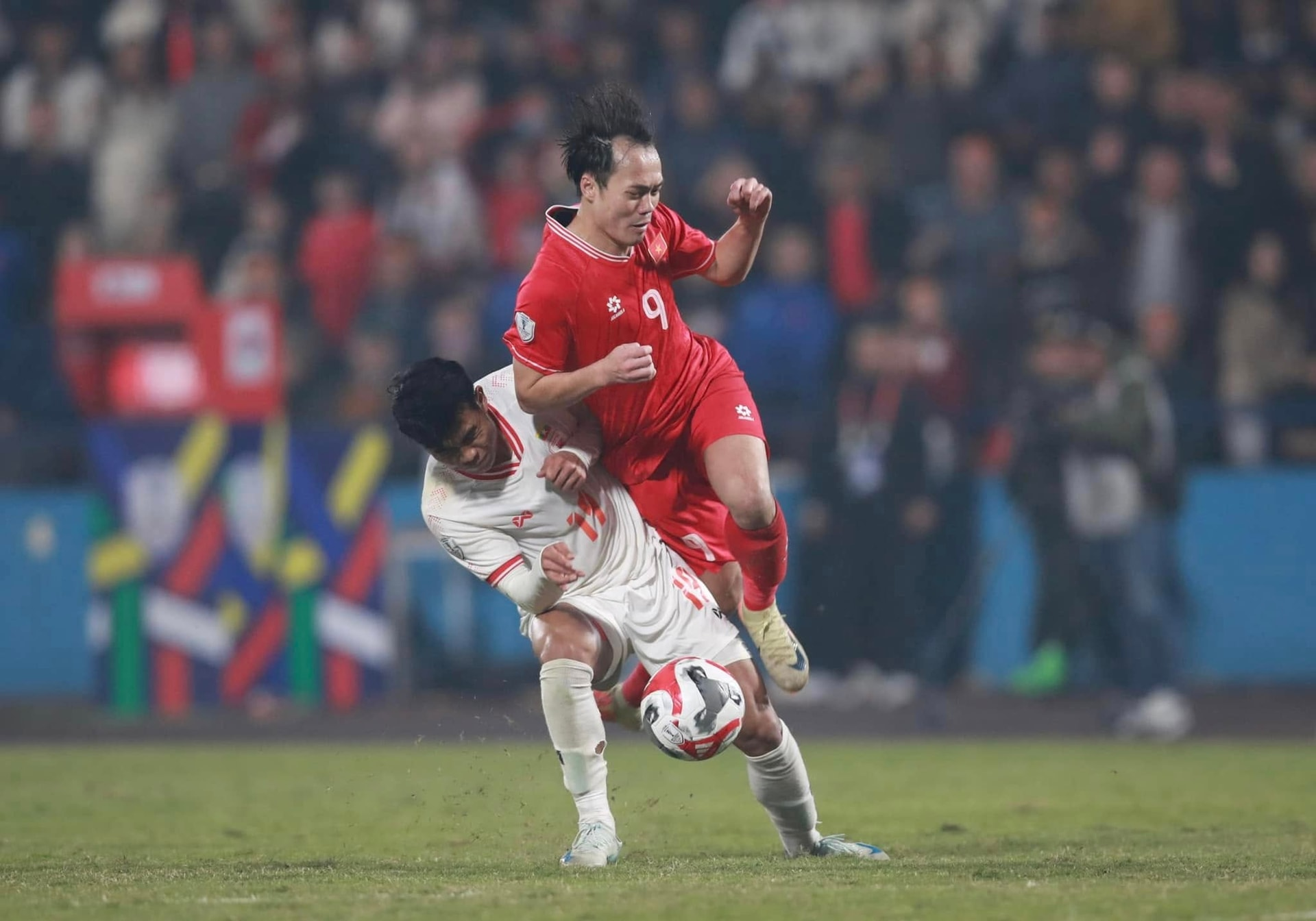 Văn Toàn tiếp tục khẳng định vai trò tiền đạo cánh giàu kinh nghiệm và trở thành trụ cột quan trọng trong đội hình