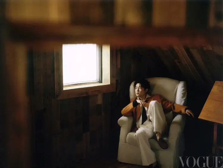 Phó Tân Bác được biết đến với cả vai trò ca sĩ và diễn viên