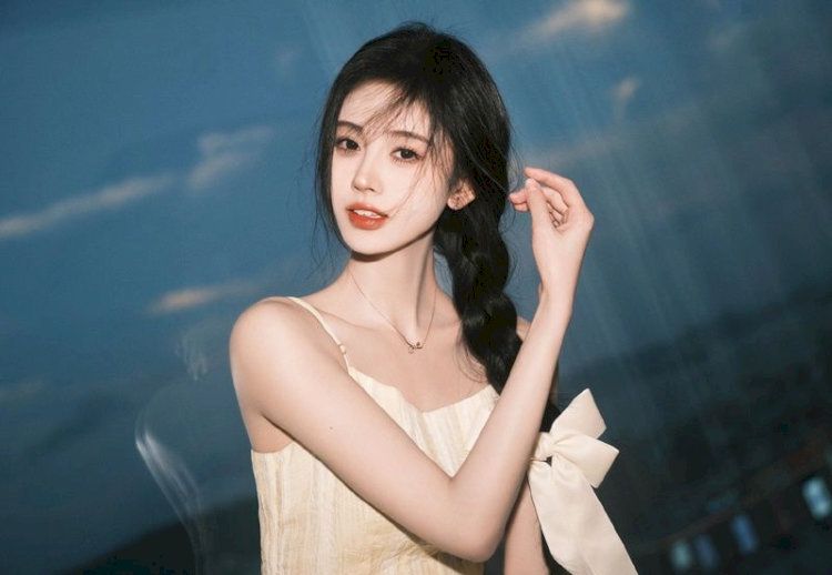 Cúc Tịnh Y - "Mỹ nữ 4000 năm" với vẻ đẹp mong manh