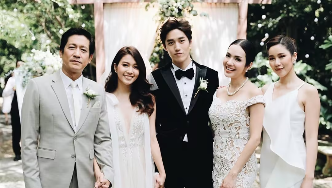 Sau cái chết thương tâm của mẹ, Tor lớn lên trong sự hận thù và quyết định trả thù gia đình đã ruồng bỏ mình