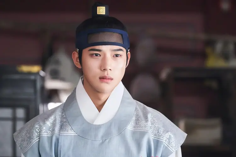 Vai diễn của Moon Sang Min trong "Dưới Bóng Trung Điện" (Under the Queen's Umbrella)