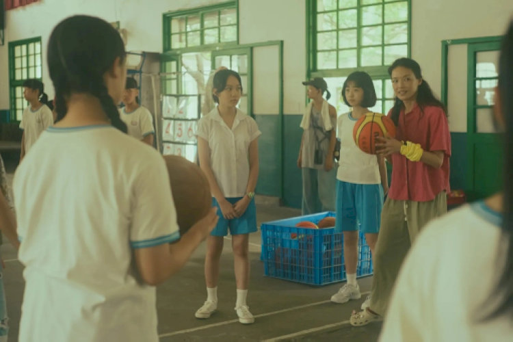 Là tác phẩm đầu tay do chính Thư Kỳ đạo diễn, phim “Con Gái” gây chú ý toàn cầu khi được đề cử giải Sư Tử Vàng danh giá.