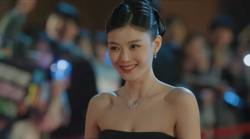 Siêu phẩm tâm lý giật gân được mong chờ nhất cuối năm 2025 "Dear X" (Gửi X) tập 1 sẽ chính thức lên sóng vào ngày 06/11. Sự chờ đợi của khán giả dường như đã lên đến đỉnh điểm, không chỉ vì đây là tác phẩm đánh dấu sự trở lại của đạo diễn "vàng" Lee Eung Bok (Goblin, Sweet Home), mà còn vì cú lột xác 180 độ của Kim Yoo Jung.