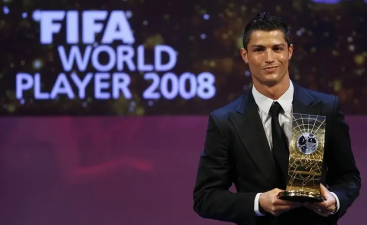     "Cỗ máy ghi bàn" Ronaldo đã giành nhiều giải thưởng cá nhân ấn tượng, xứng đáng với những nỗ lực của anh 