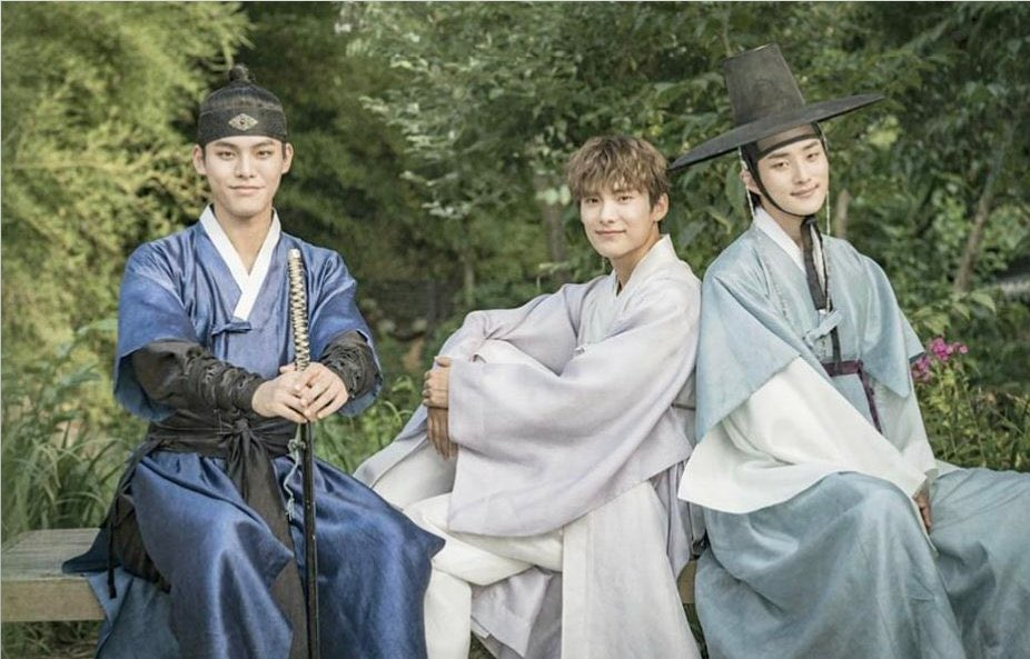 “Nhuộm Màu Em” là một câu chuyện tình yêu vừa ngọt ngào vừa kịch tính, được đông đảo khán giả yêu mến