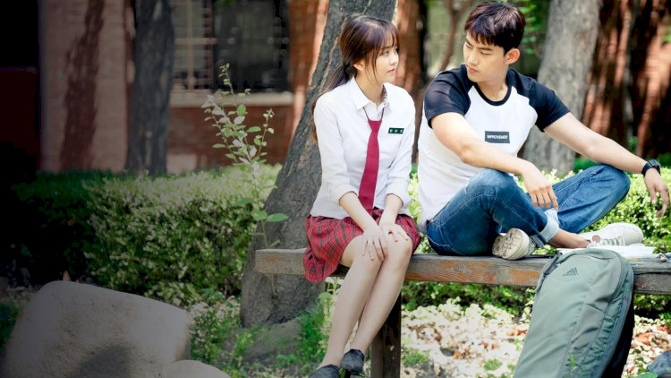 Kể từ đó, họ trở thành “đôi bạn đồng hành kỳ lạ”, cùng nhau diệt trừ các hồn ma dữ, giải oan cho linh hồn lạc lối và giúp chúng siêu thoát