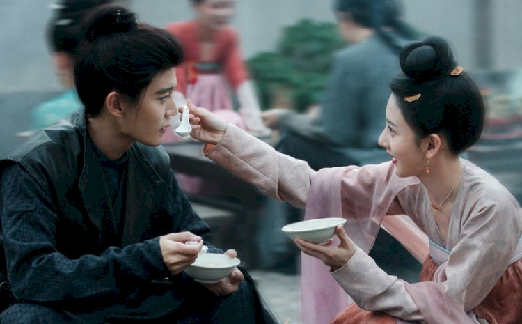 Nhậm Gia Luân và Tống Tổ Nhi tạo nên một chuyện tình huyền hoặc.