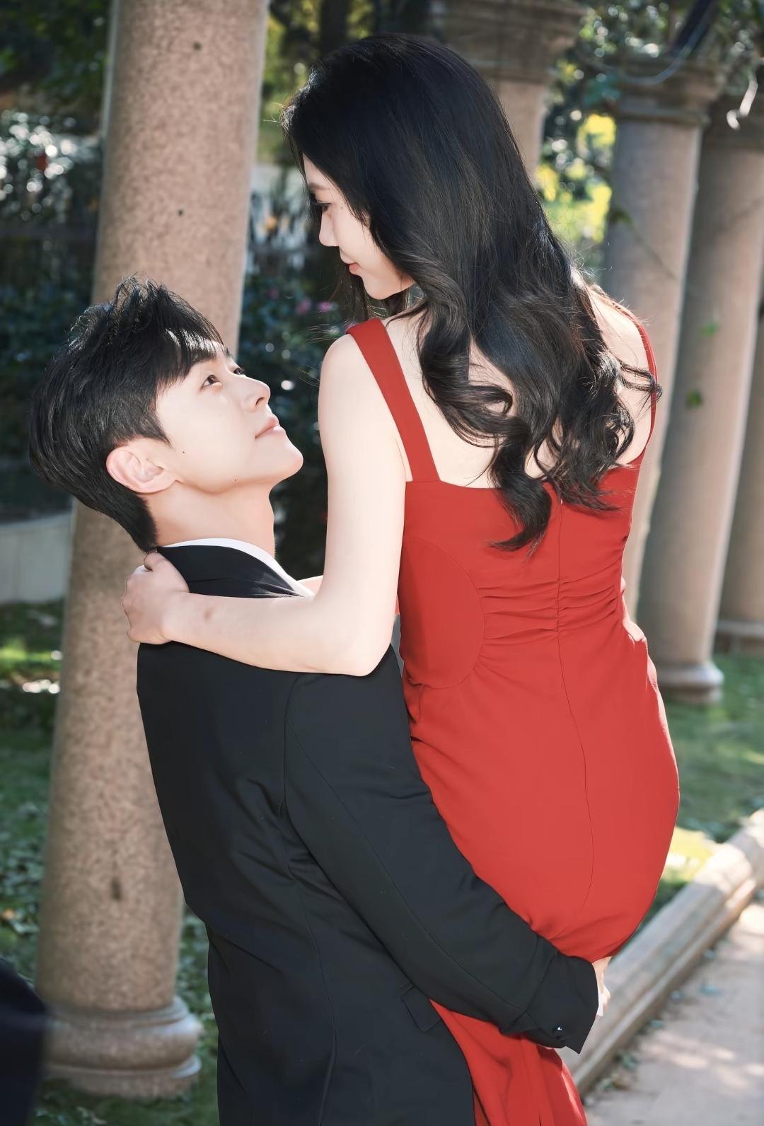 Chưởng Thượng Hồng Quần