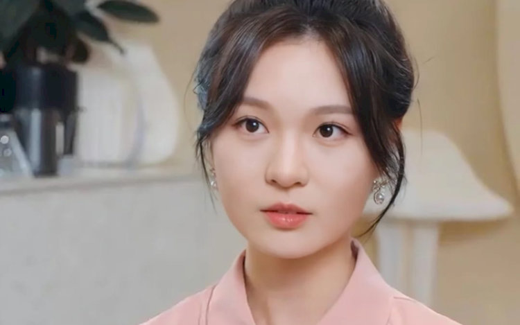 Trịnh Thần Vũ sở hữu vẻ đẹp trong sáng và khí chất thanh thuần