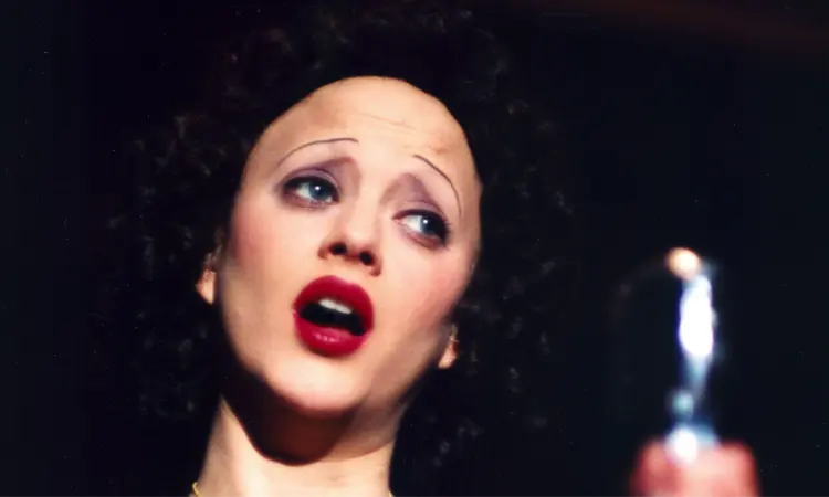 “Non, je ne regrette rien” (Không, tôi không hối tiếc điều gì) là tuyên ngôn sống của cả cuộc đời bà