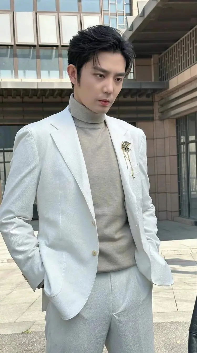 Vương Thần Bằng – nam diễn viên phim ngắn sở hữu chiều cao đáng ngưỡng mộ cùng phong cách diễn xuất điềm tĩnh, quyến rũ, được nhiều khán giả yêu thích.