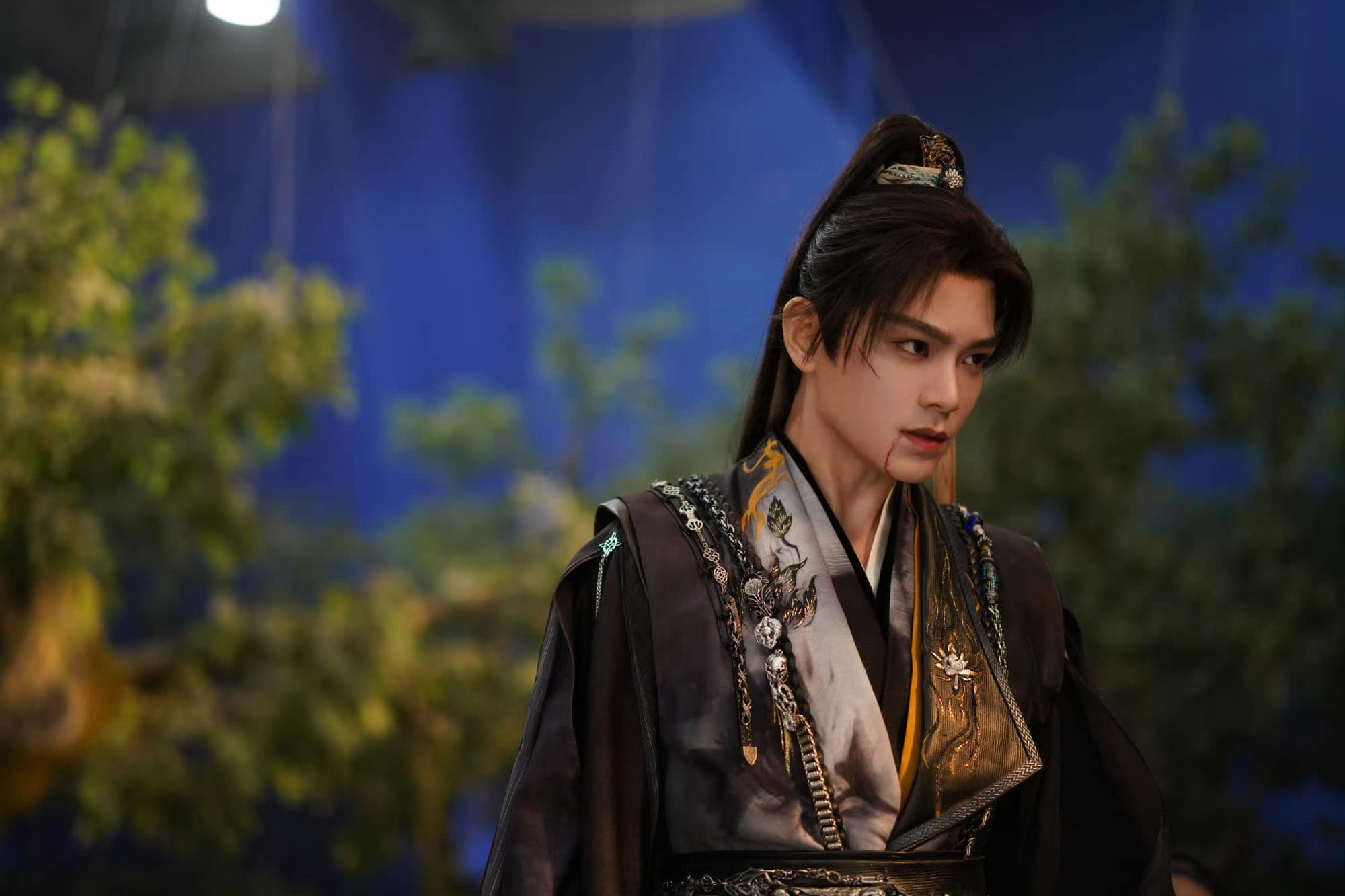 Đinh Vũ Hề trong tạo hình cổ trang đẹp mắt với khí chất cổ điển