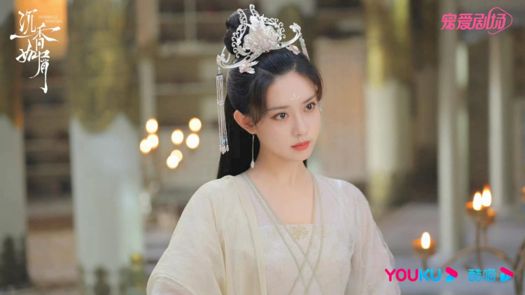  Tình yêu tựa trầm hương, càng đốt càng thơm, càng đau càng sáng