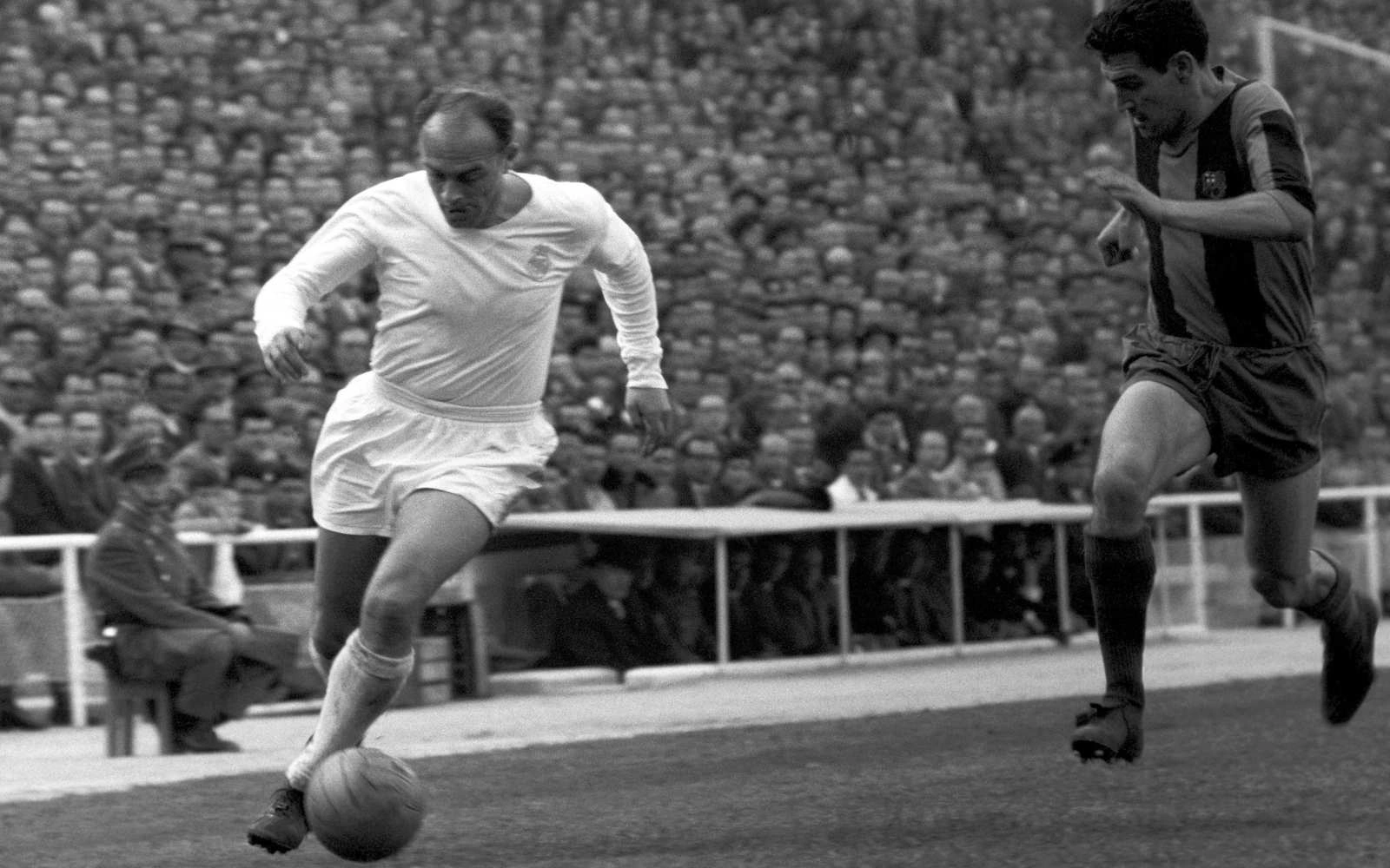 Alfredo Di Stéfano được mệnh là "mũi tên vàng" của Real Madrid