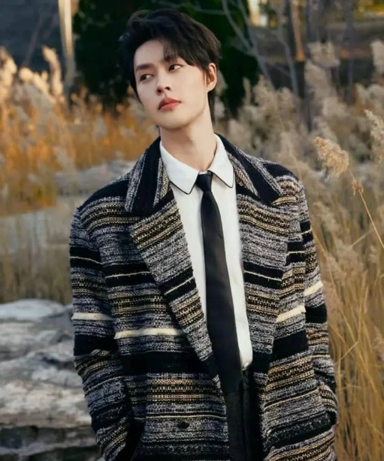 Triệu Kha Thuần là một trong những nam thần phim ngắn nổi bật với sức hút và phong cách diễn xuất đa dạng.