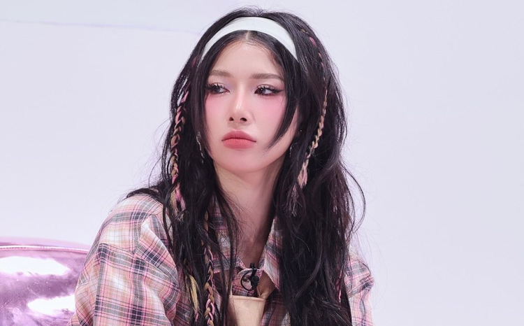 Lyhan, làn gió mới từ TikTok, là thành viên đội "Mặt trăng ôm mặt trời" và bứt phá mạnh mẽ khi làm đội trưởng Live Stage 4.