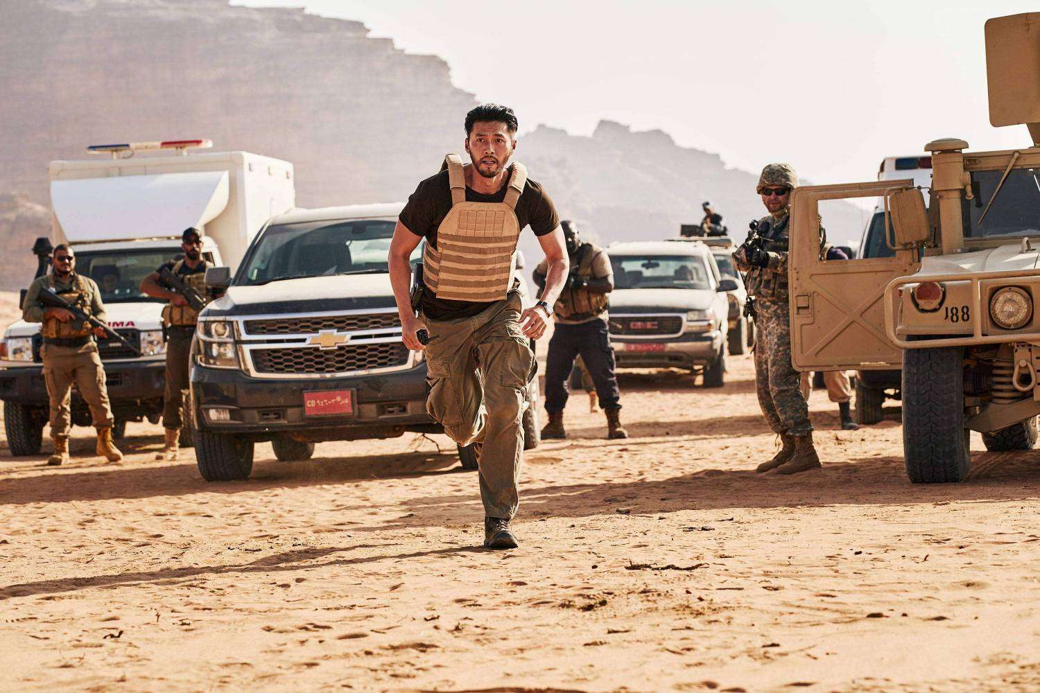 Tác phẩm khắc họa sự căng thẳng tột độ của những cuộc thương lượng, nơi tính mạng con người bị treo lơ lửng