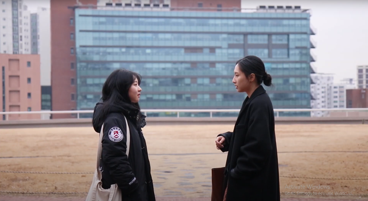 Sức hút của “Afraid Of” không nằm ở kịch tính, mà ở sự chân thực đến nao lòng