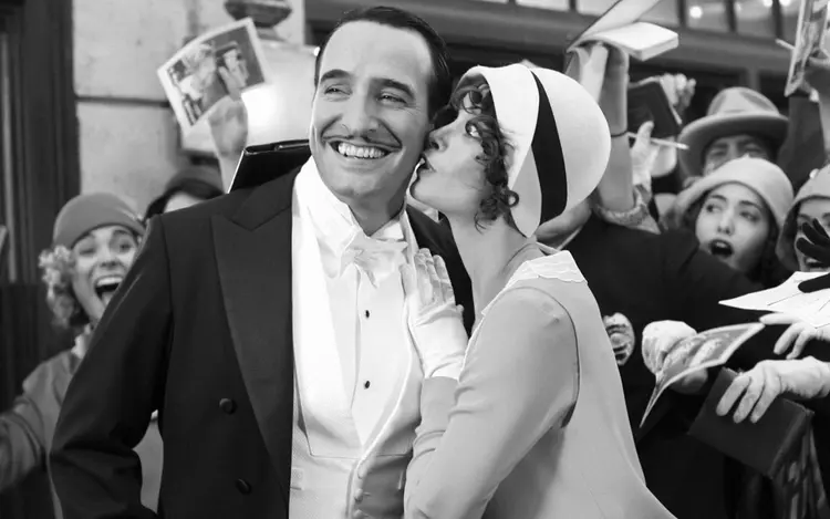 Mối quan hệ giữa họ trở thành hành trình đầy cảm xúc về danh vọng, thất bại và tình yêu thầm lặng trong thế giới giải trí hào nhoáng