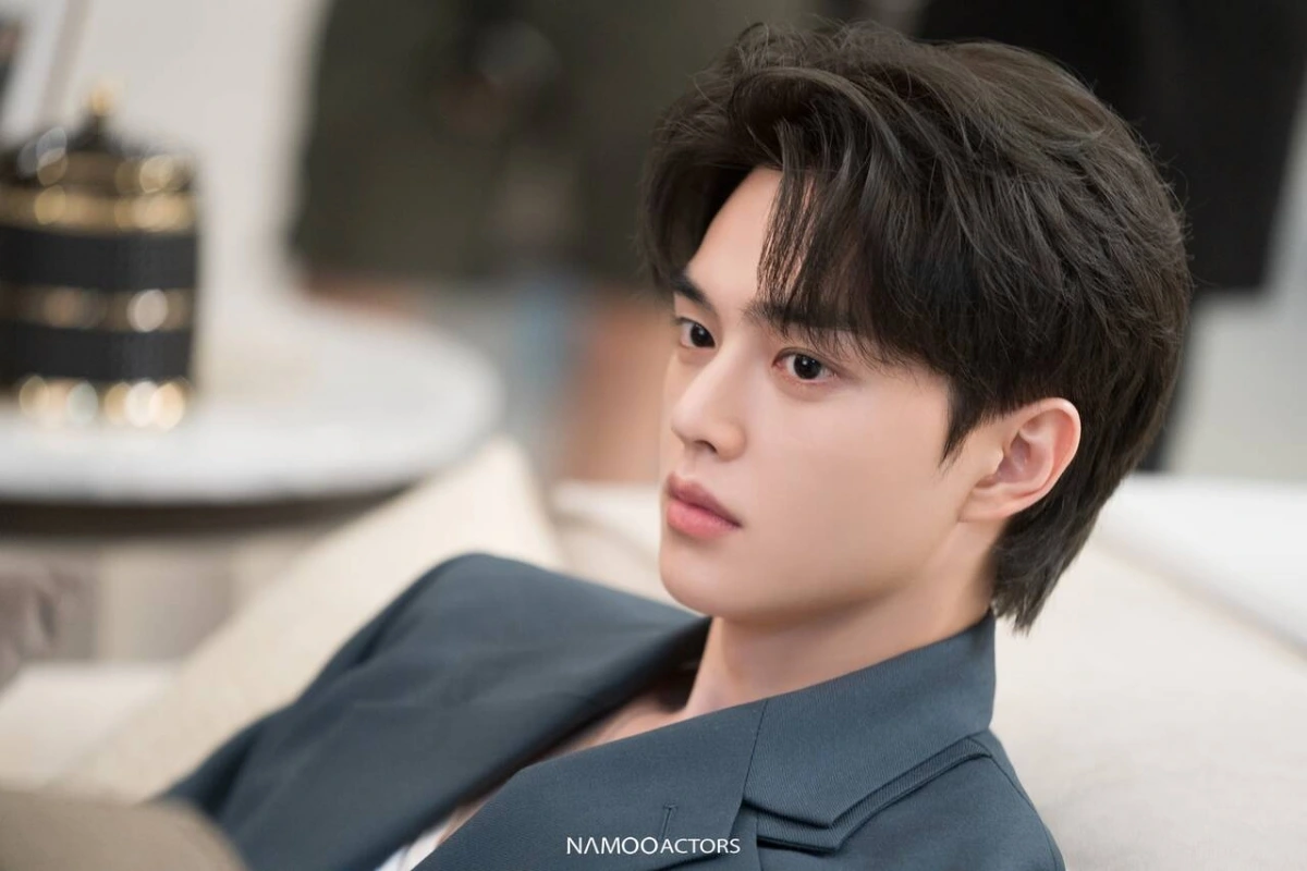 Song Kang - "Bướm chúa" của Netflix