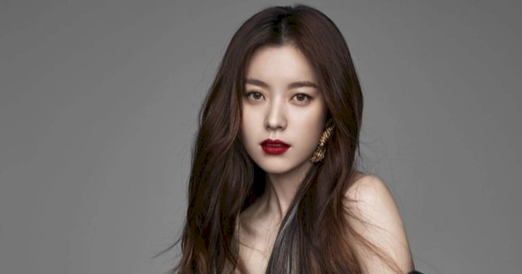 Han Hyo Joo là một trong những nữ diễn viên hàng đầu của thế hệ 8x tại Hàn Quốc với biệt danh "mỹ nhân có nụ cười đẹp nhất".