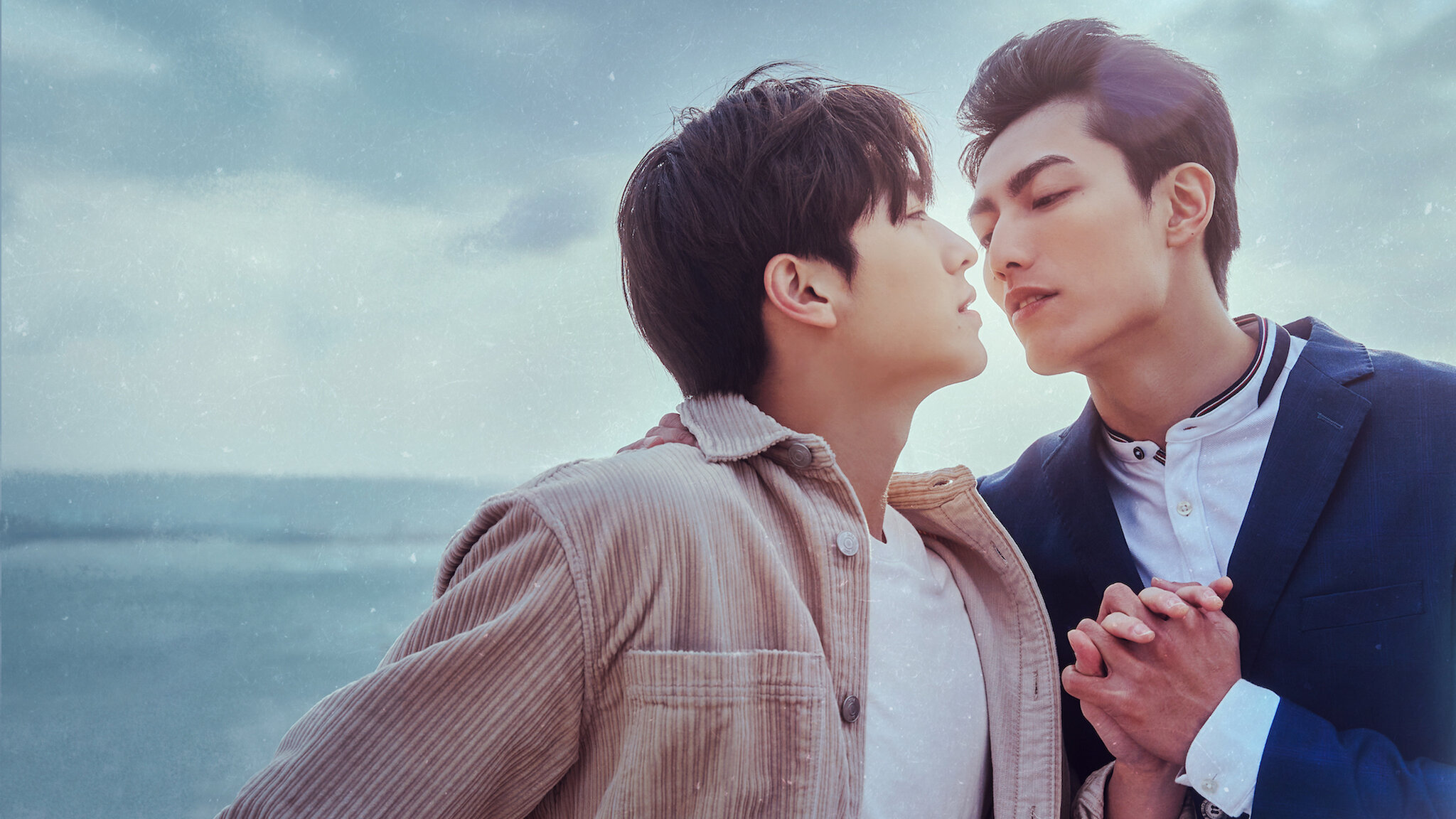 Bộ phim không chỉ lãng mạn mà còn khắc họa rõ sự đối lập giữa luật lệ cứng nhắc và khát khao tự do yêu thương