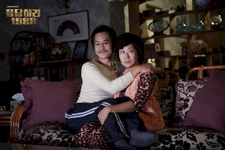 Bố mẹ Jung Hwan - "Cây hài" của xóm nhỏ