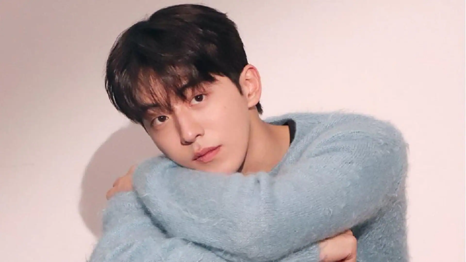 Nam Joo Hyuk với vẻ ngoài điển trai và phong cách thời trang ấn tượng