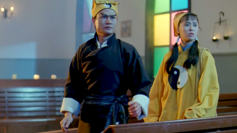 Khi một nhà thờ được mở lại sau 20 năm, linh mục trước kia bị hồi sinh hóa thành cương thi hung dữ