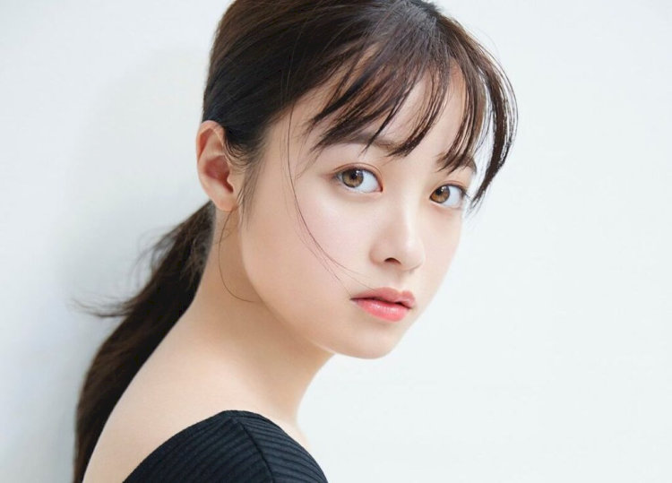 Kanna Hashimoto – “thiếu nữ ngàn năm” với vẻ đẹp không tuổi và năng lượng rạng rỡ.