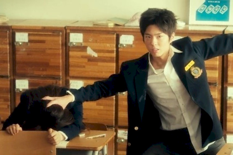 Một vai nhỏ nhưng giúp Park Bo-gum sớm bén duyên với màn ảnh rộng và khẳng định sức hút tự nhiên.