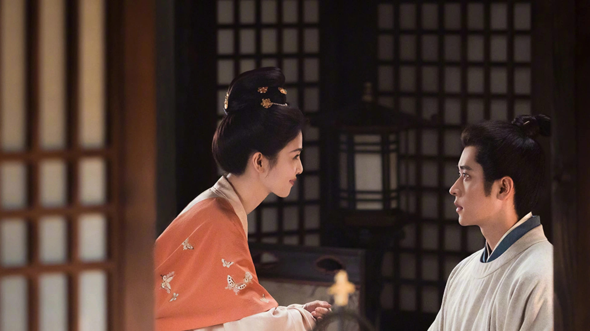 Thừa Lỗi đảm nhận vai Định Vương Mặc Tu Diêu, nhân vật mang vẻ ngoài trầm lặng, tàn phế nhưng ẩn chứa nội tâm sâu sắc và dã tâm lớn