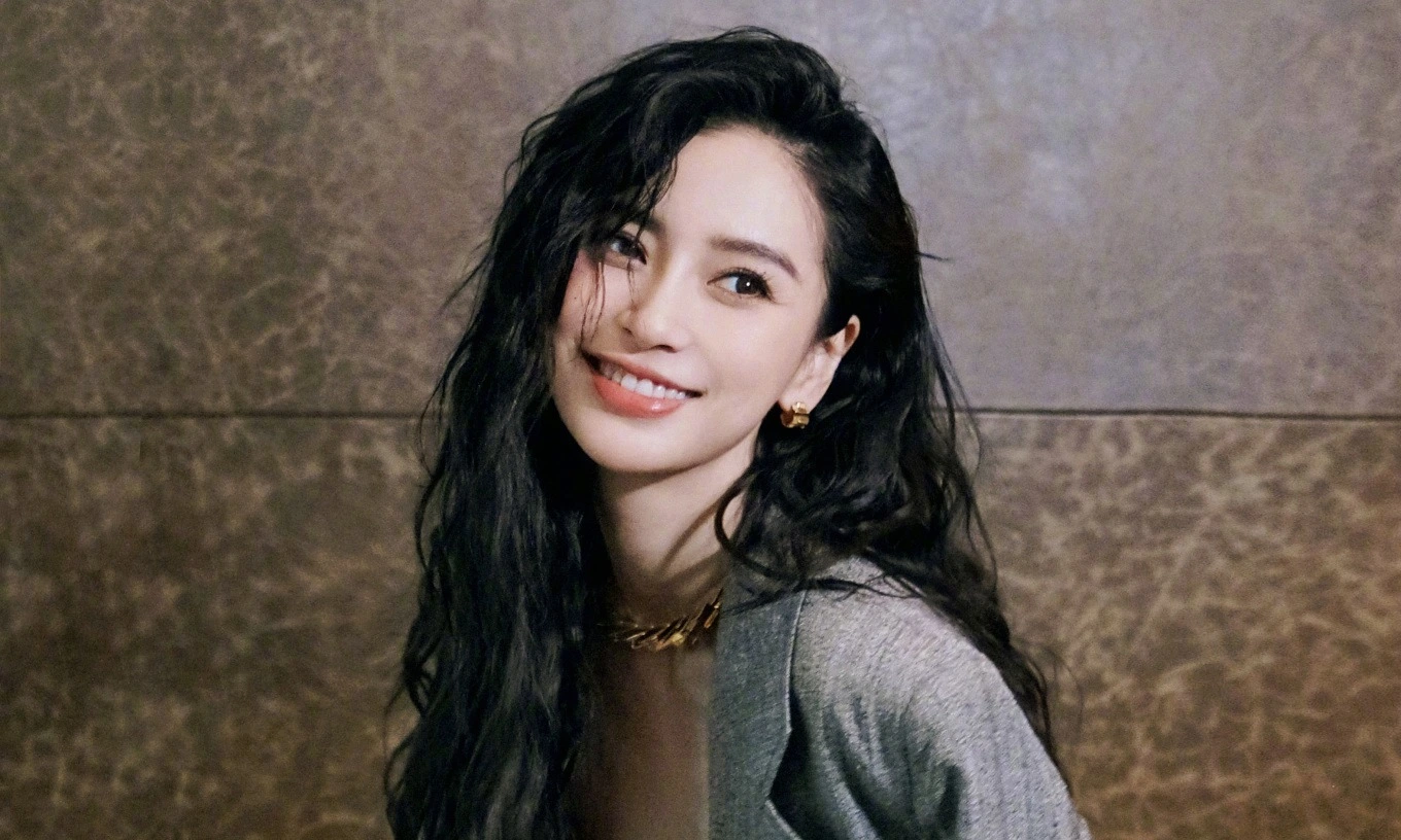 Angelababy trong hình ảnh gần đây nhất, thể hiện sự trưởng thành và quyến rũ sau nhiều năm hoạt động nghệ thuật