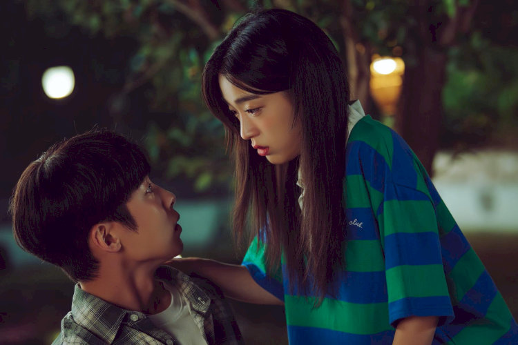 Ba người phải đối mặt với ký ức, tình cảm và bí mật bị chôn giấu.