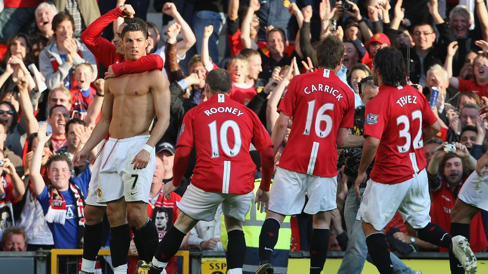 Manchester United vùng lên mạnh mẽ trong hiệp hai với hat-trick của Cristiano Ronaldo